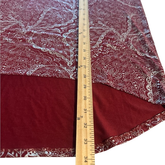 Lularoe Short Sleeve Top Size Large Burgundy Silver Paisley Print Metallic Sheen - Picture 9 of 10